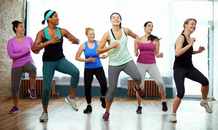 Bagaimana Gerakan Zumba Menantang dan Melatih Otak