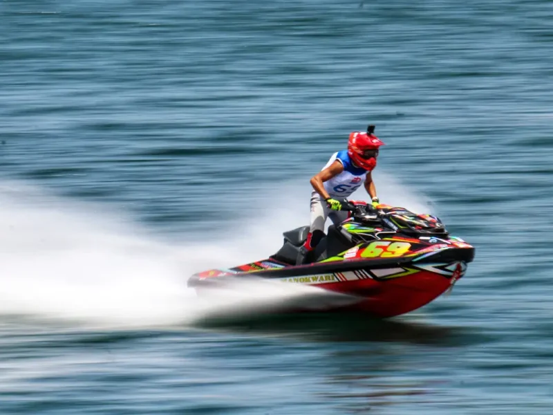 Jet Skiing: Balapan Air dengan Kecepatan Tinggi
